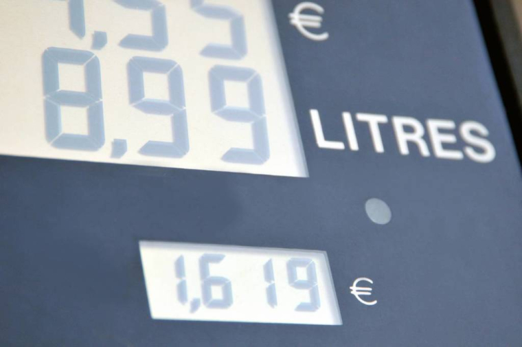 Hausse des prix du carburant : à quelles aides aurez-vous droit ? / iStock.com - Richard Villalonundefined undefined