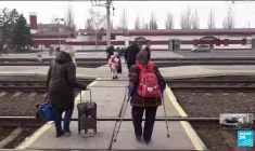 À Kramatorsk, malgré les dangers, des civils rentrent chez eux.