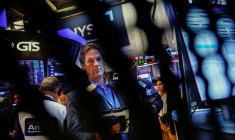Des traders travaillent à la Bourse de New York (NYSE) à New York.