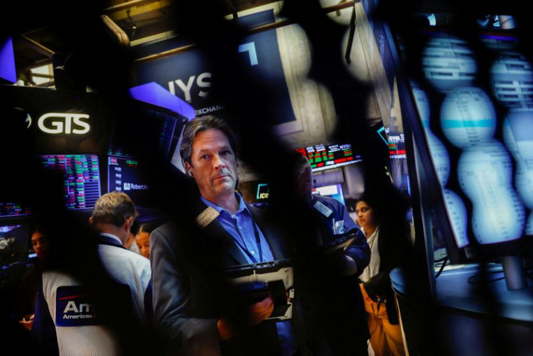 Des traders travaillent à la Bourse de New York (NYSE) à New York.
