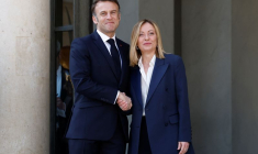 Le président français Emmanuel Macron accueille la Première ministre italienne Giorgia Meloni à Paris