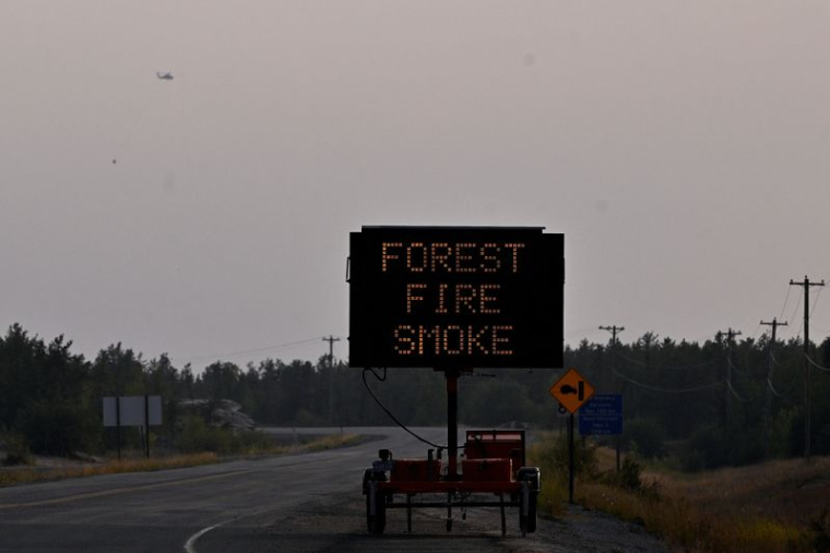 Un feu de forêt canadien menace des villes, le gouvernement ordonne des évacuations