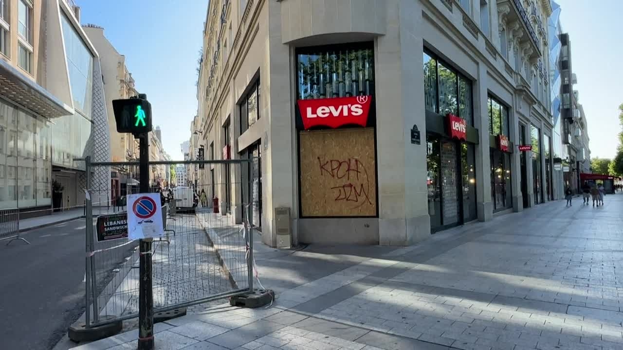14-Juillet et PSG: les Champs-Elysées se préparent, aucun rassemblement "toléré"