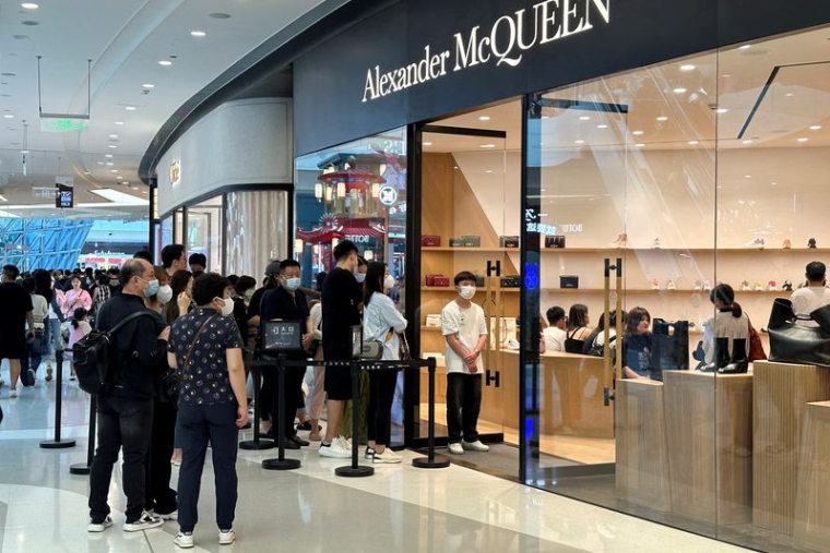 Un magasin Alexander McQueen à Sanya, dans la province de Hainan, en Chine