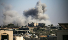 Bombardement sur le camp de réfugiés de Bureij, dans le centre de la bande de Gaza, le 13 juillet 2025 ( AFP / Eyad BABA )