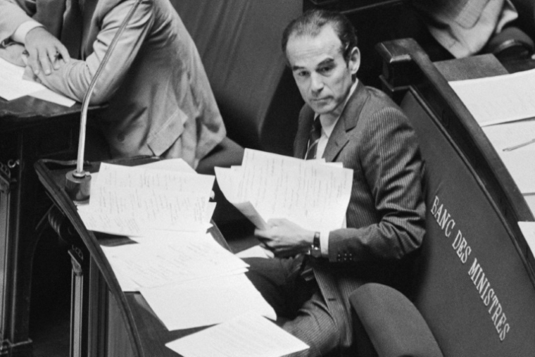 Le ministre de la Justice Robert Badinter à l'Assemblée nationale, lors de l'examen du projet de loi sur l'abolition de la peine de mort, le 17 septembre 1981 à Paris ( AFP / Dominique FAGET )