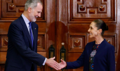 Le roi d'Espagne Felipe VI et la présidente du Mexique Claudia Sheinbaum, le 25 juin 2026 à Mexico ( AFP / Rodrigo Oropeza )
