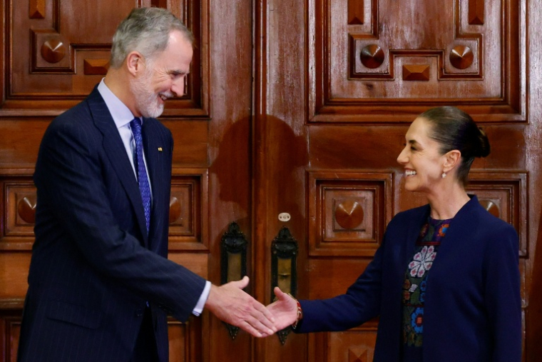 Le roi d'Espagne Felipe VI et la présidente du Mexique Claudia Sheinbaum, le 25 juin 2026 à Mexico ( AFP / Rodrigo Oropeza )