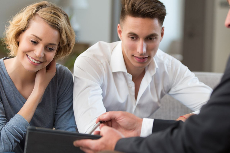 (Crédits photo : Adobe Stock - couple et compte joint )