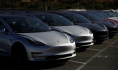 TESLA ATTEINT LES 5.000 MODEL 3, L'ACTION MONTE