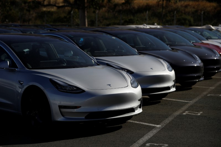 TESLA ATTEINT LES 5.000 MODEL 3, L'ACTION MONTE