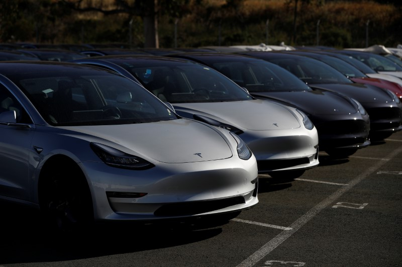 TESLA ATTEINT LES 5.000 MODEL 3, L'ACTION MONTE