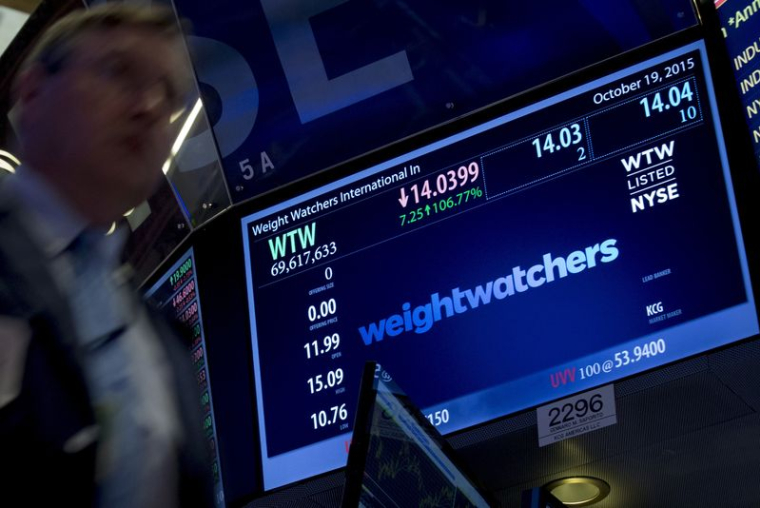 Le symbole de Weight Watchers affiché sur un écran à la Bourse de New York