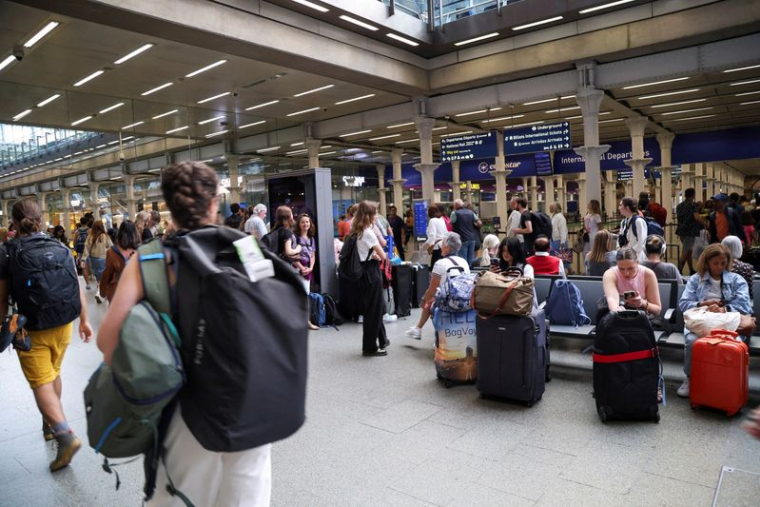 Des passagers attendent au terminal Eurostar de la gare internationale de St. Pancras, à Londres, en Grande-Bretagne