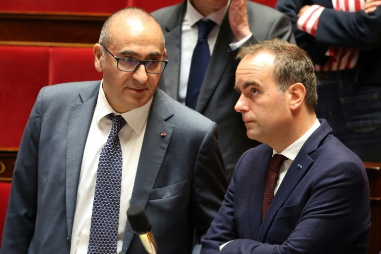 Le ministre de l'Intérieur Laurent Nuñez à gauche et à droite le Premier ministre Sébastien Lecornu à l'Assemblée nationale à Paris le 7 octobre 2026 ( AFP / MEHDI FEDOUACH )