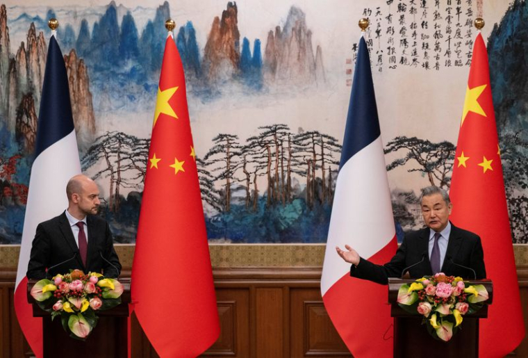 Rencontre des ministres des Affaires étrangères français et chinois à Pékin