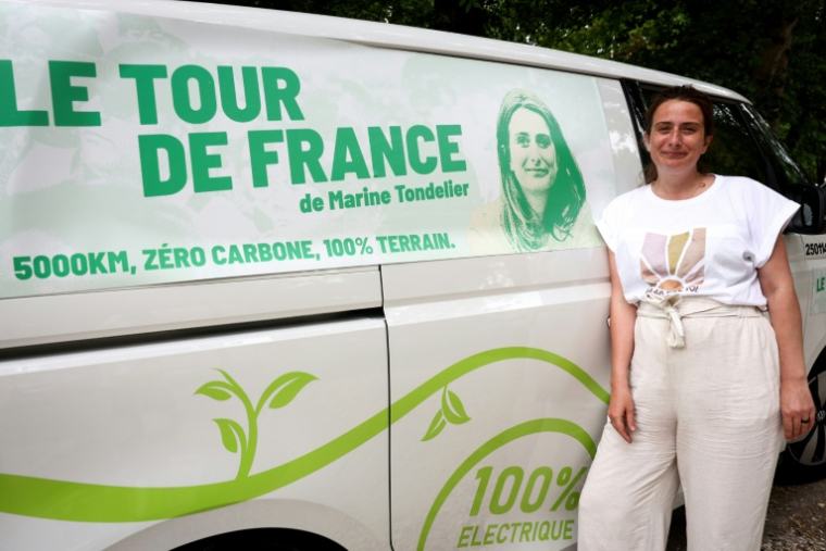 La patronne des Ecologistes Marine Tondelier, candidate à la présidentielle, en campagne à Issigeac (Dordogne), une des étapes de son Tour de France, le 28 juin 2026 ( AFP / ROMAIN PERROCHEAU )