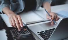 Des nouveautés pour le crédit d'impôt reportées à 2026 ( Crédits photo: ©   tippapatt - stock.adobe.com)