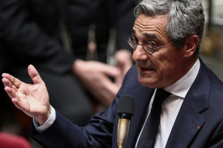 Le ministre du Commerce, Serge Papin, prend la parole lors d'une séance de questions au gouvernement à l'Assemblée nationale, à Paris, le 17 juin 2026 ( AFP / Guillaume BAPTISTE )