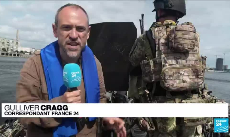 Kiev : la nouvelle vie du Dniepr, les bateaux de plaisance remplacés par des navires militaires