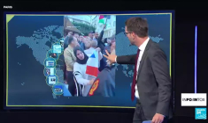 Non, cette femme n’a pas brûlé de drapeau tricolore en France