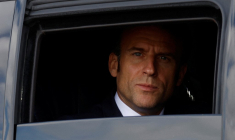 Emmanuel Macron à Vendôme, le 25 avril 2023. ( POOL / GONZALO FUENTES )