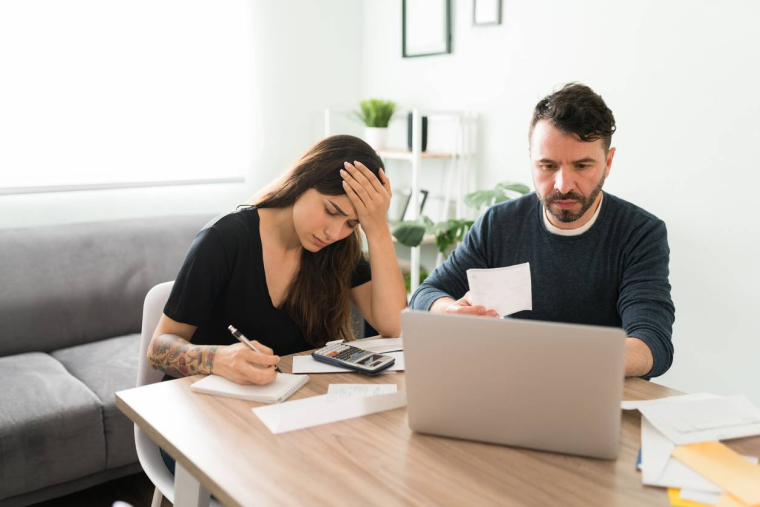 Surendettement / comment l’éviter ?-iStock-Antonio_Diaz.jpg