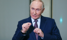 Le président russe Vladimir Poutine face à la presse à Moscou le 23 octobre 2025, sur une  photographie distribuée par l'agence étatique Spoutnik ( POOL / Vyacheslav PROKOFYEV )