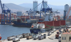 Le vraquier russe SV Nikolay est déchargé dans le port d'Izmir, à Izmir