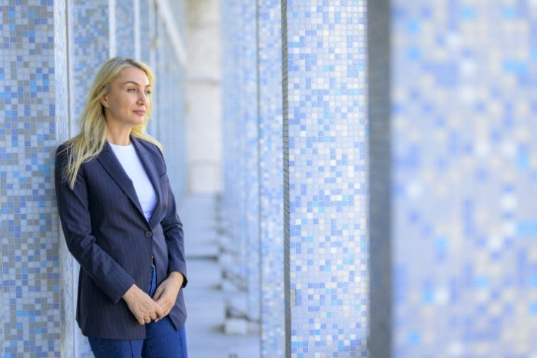 Dilek Imamoglu, l'épouse du maire d'opposition d'Istanbul, Ekrem Imamoglu, à l'occasion d'un entretien avec l'AFP, le 19 septembre 2025 à Istanbul ( AFP / Yasin AKGUL )