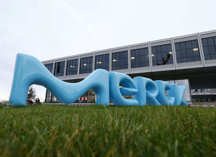 MERCK KGAA LANCE UNE CONTRE-OFFRE SUR VERSUM