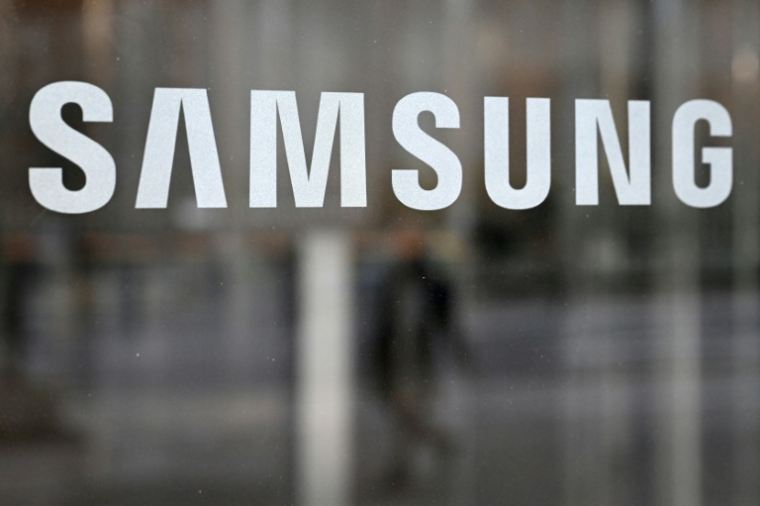Le géant sud-coréen Samsung, qui tiendra un large stand au MWC, a présenté sa dernière gamme, mais la sortie des trois nouveaux modèles de la marque a aussi révélé une augmentation de prix ( AFP / Jung Yeon-je )
