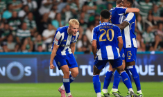 Porto s'impose au Sporting et prend seul la tête