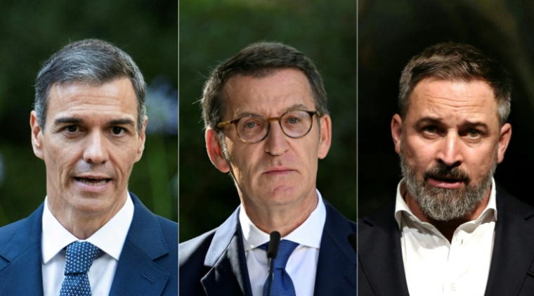Le Premier ministre socialiste espagnol Pedro Sanchez (à gauche), le 29 juillet 2025 à Palma de Majorque), le chef du Parti populaire Alberto Nunez Feijoo (au centre), à Madrid le 28 juillet 2022, et celui du parti Vox Santiago Abascal, le 10 juillet 2023 à Madrid ( AFP / JAIME REINA )