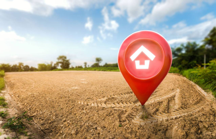 Comment rendre un terrain constructible ? / iStock.com - Puttachat Kumkrong