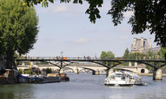 De plus en plus de villes mettent en place des bateaux comme moyen de transport en commun. ( crédit photo : Getty Images )