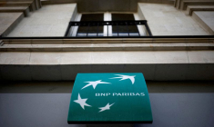 Photo d'archives: Le logo de la banque BNP Paribas sur un immeuble de bureaux à Nantes