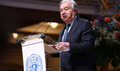 Le secrétaire général de l'ONU Antonio Guterres à Londres, le 17 janvier 2026 ( AFP / Toby Shepheard )