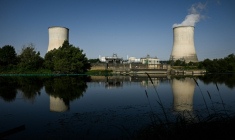 Les deux tours de refroidissement de la centrale nucléaire de Civaux, dans la Vienne, le 24 juin 2026 ( AFP / Philippe LOPEZ )