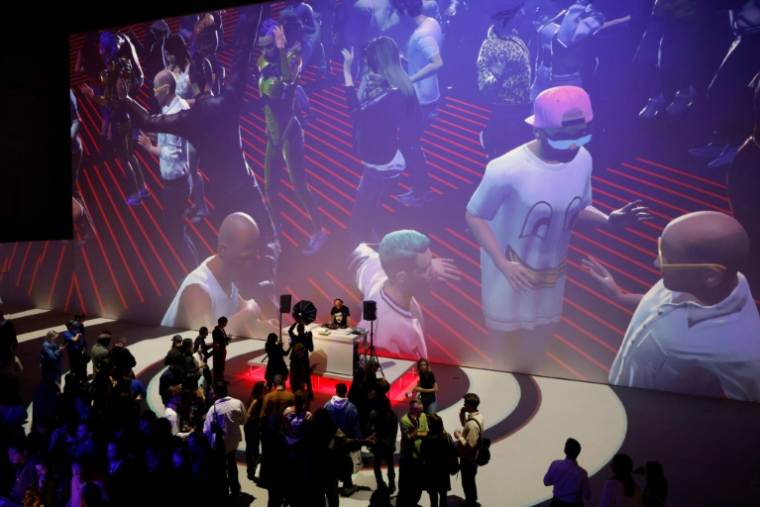 Des visiteurs à l'exposition "Clubbing" au Grand palais immersif à Paris, le 12 mai 2025 ( AFP / Ludovic MARIN )