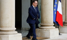 FRANCE: ABAD RÉFUTE LES ACCUSATIONS DE VIOL ET RESTE MINISTRE