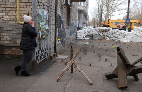 LA RUSSIE BOMBARDE TCHERNIHIV ET LA PÉRIPHÉRIE DE KYIV EN DÉPIT DE SES PROMESSES DE RETRAIT