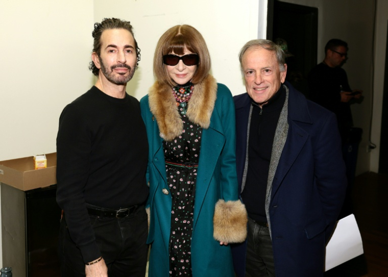 (De gauche à droite) Marc Jacobs, Anna Wintour et Michael Burke assistent au défilé Marc Jacobs 2026 à la Park Avenue Armory, à New York, le 9 février 2026 ( GETTY IMAGES NORTH AMERICA / Dimitrios Kambouris )