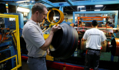 FRANCE: BRIDGESTONE VEUT FERMER L'USINE DE BÉTHUNE, LE GOUVERNEMENT PROTESTE