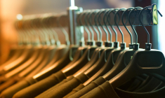 Noz revend de nombreux vêtements de marque à prix cassés. (illustration) (Pexels / Pixabay)