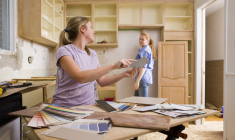 Les meubles de cuisine peuvent facilement retrouver de l’allure sans être changés ( crédit photo : Getty Images )