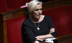 Marine Le Pen à Paris, le 1er juillet 2025. ( AFP / JULIEN DE ROSA )