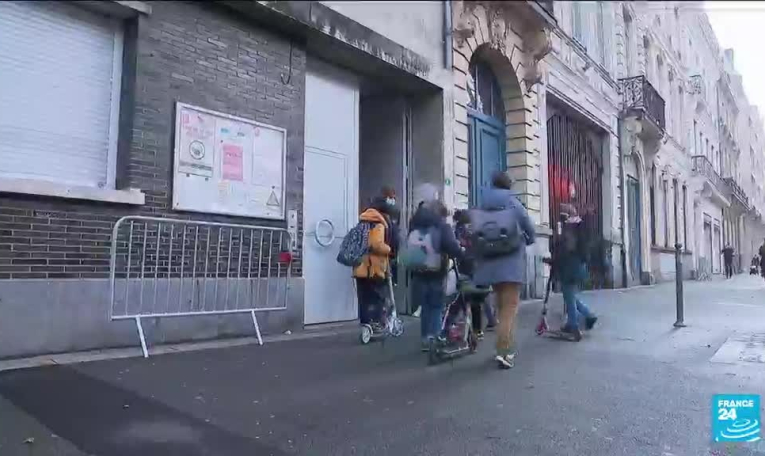 Covid-19 : des mesures sanitaires attendues en France à l'issue du Conseil de Défense