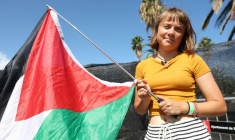 La militante suédoise Greta Thunberg le 30 août 2025 à Barcelone, où il est prévu qu'elle appareille le lendemain pour Gaza ( AFP / LLUIS GENE )