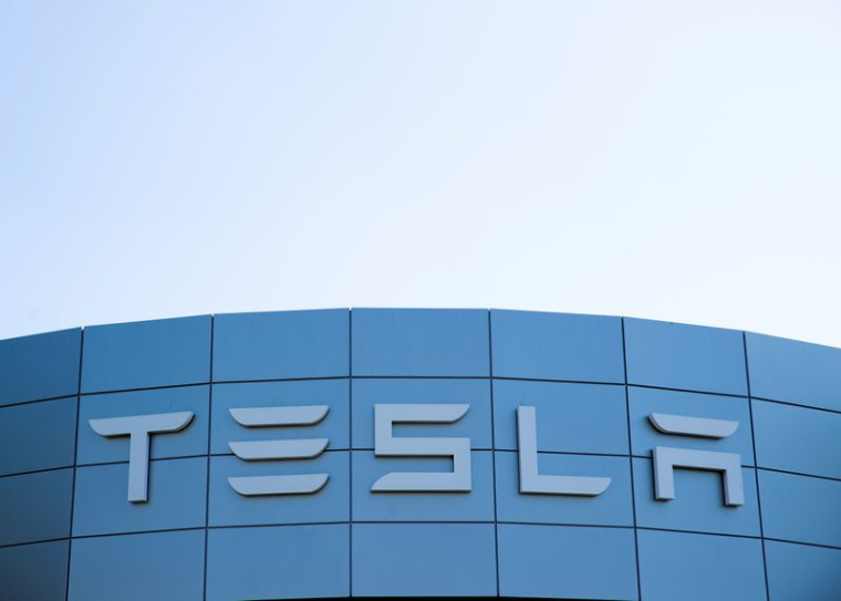 TESLA VA INTÉGRER EN DÉCEMBRE L'INDICE S&P-500, LE TITRE GRIMPE